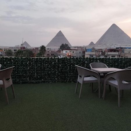 Three Golden Pyramids Bed & Breakfast Kairo Bagian luar foto