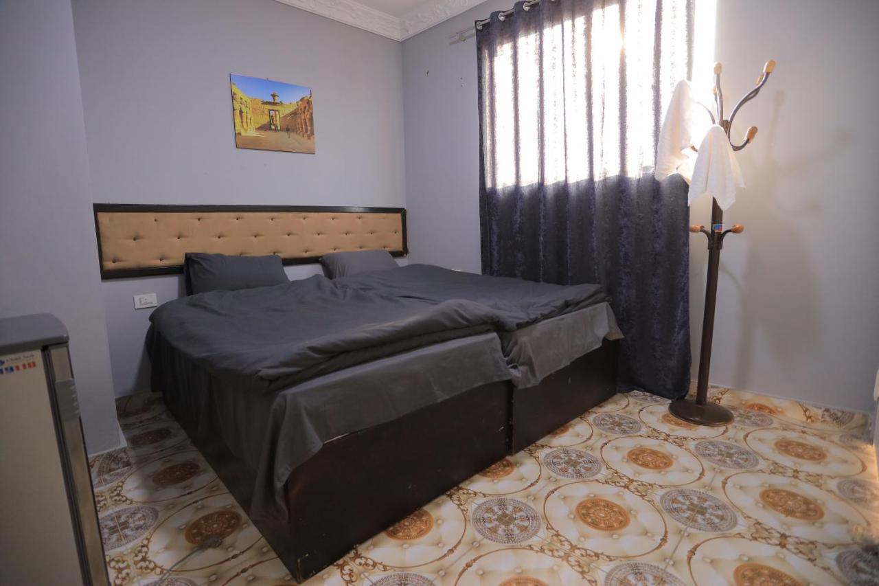 Three Golden Pyramids Bed & Breakfast Kairo Bagian luar foto