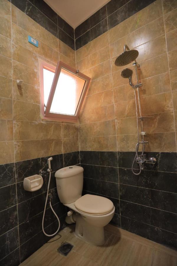 Three Golden Pyramids Bed & Breakfast Kairo Bagian luar foto
