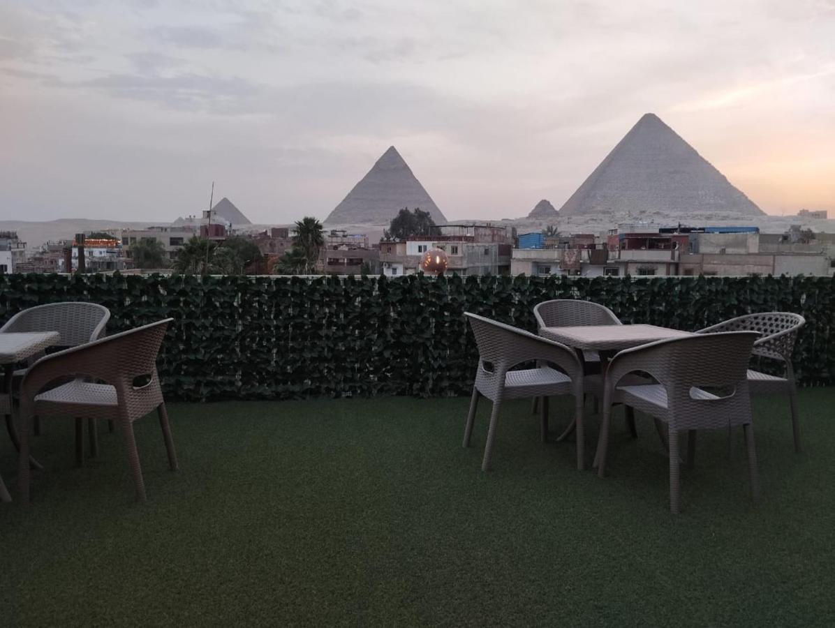 Three Golden Pyramids Bed & Breakfast Kairo Bagian luar foto