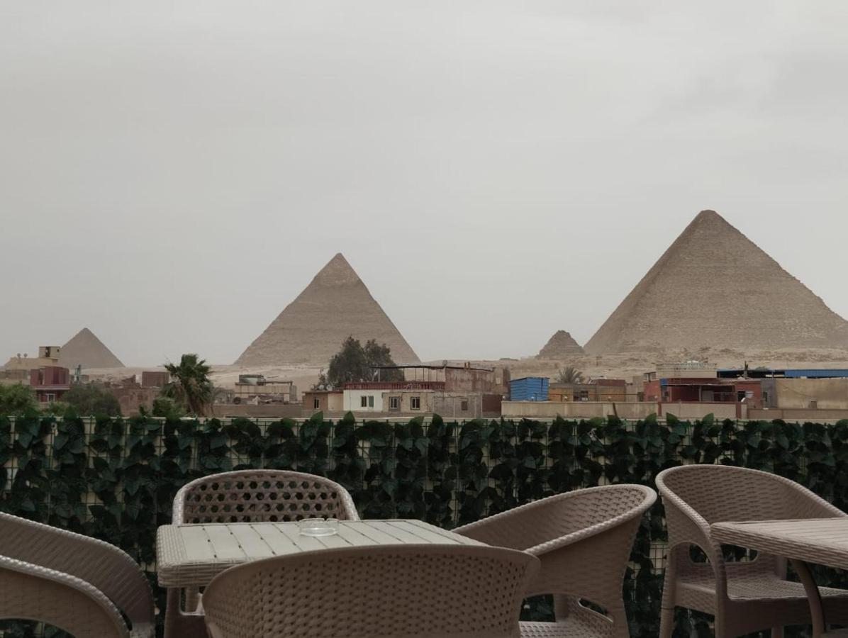 Three Golden Pyramids Bed & Breakfast Kairo Bagian luar foto